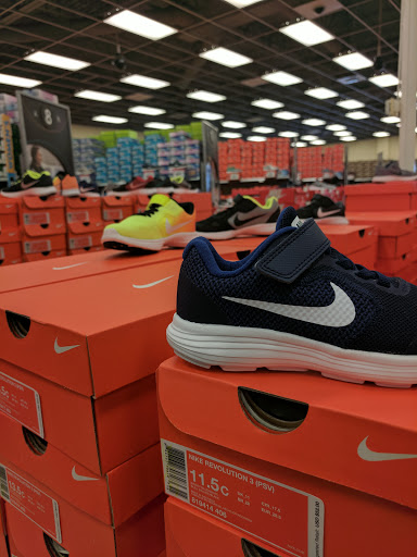 Shoe Store «Shoe Carnival», reviews and photos, 1206 Bridford Pkwy, Greensboro, NC 27407, USA