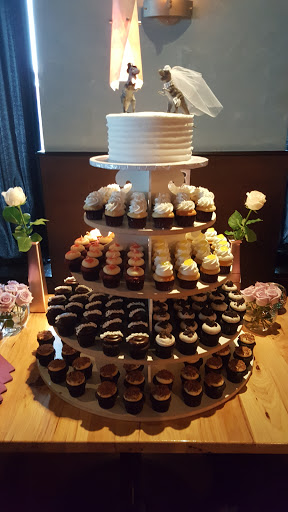 Cupcake Shop «Smallcakes: A Cupcakery of Naperville», reviews and photos, 115 E Ogden Ave #119, Naperville, IL 60563, USA