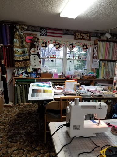 Uniquely Yours Quilt Shop, 2973 Rineyville Rd, Elizabethtown, KY 42701, USA, 
