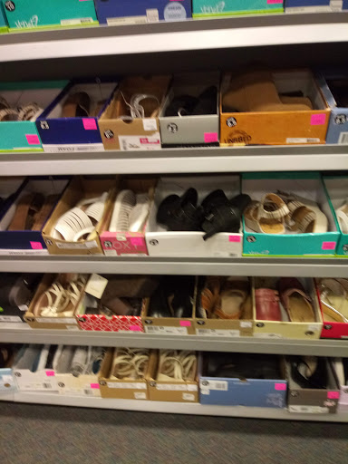 Pet Supply Store «Petco Animal Supplies», reviews and photos, 364 Randall Rd, South Elgin, IL 60177, USA