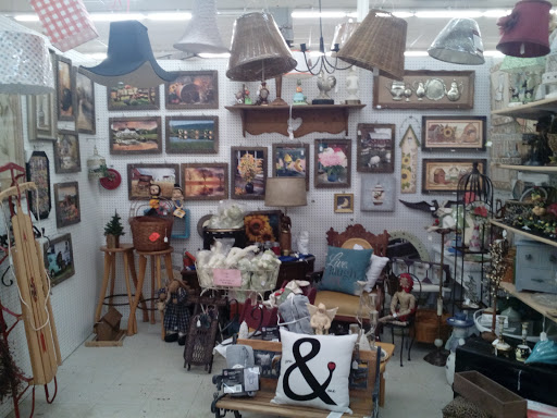 Flea Market «Traderbakers Flea Market», reviews and photos, 2080 Burton Ln, Martinsville, IN 46151, USA