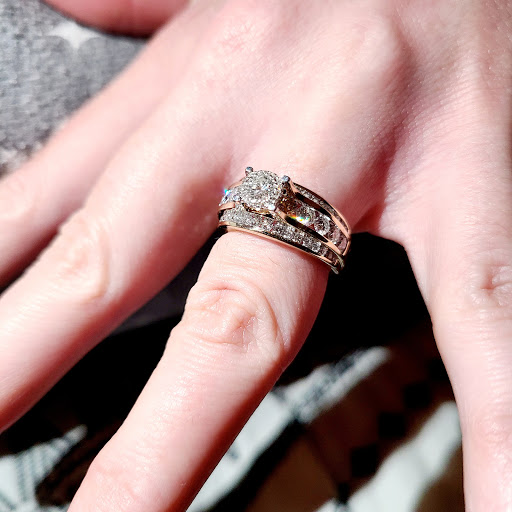 Jewelry Store «Helzberg Diamonds», reviews and photos, 6557 Grand Ave #200, Gurnee, IL 60031, USA