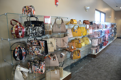 Jewelry Store «L E Smith Family Jewelers», reviews and photos, 9501 Collinsville Rd, Collinsville, IL 62234, USA