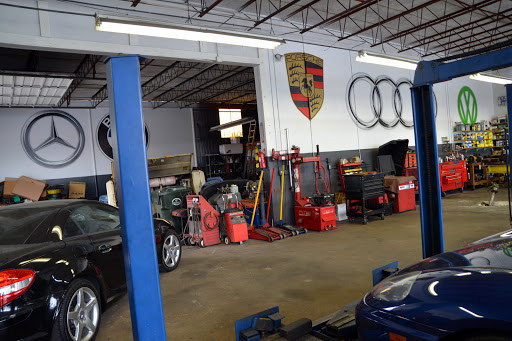 Auto Repair Shop «Euro Auto Performance», reviews and photos, 299 E Oakland Park Blvd, Oakland Park, FL 33334, USA