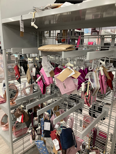 Clothing Store «Burlington Coat Factory», reviews and photos, 6055 E Main St, Columbus, OH 43213, USA