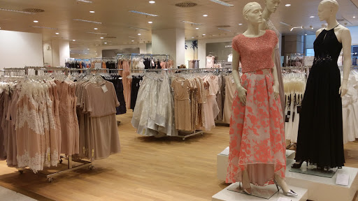 Stores to buy long dresses Frankfurt