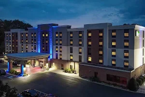 Holiday Inn Express & Suites Newport News, an IHG Hotel image