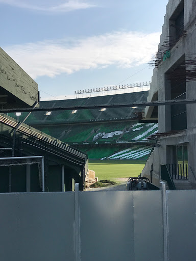 Campos de futbol publicos en Sevilla