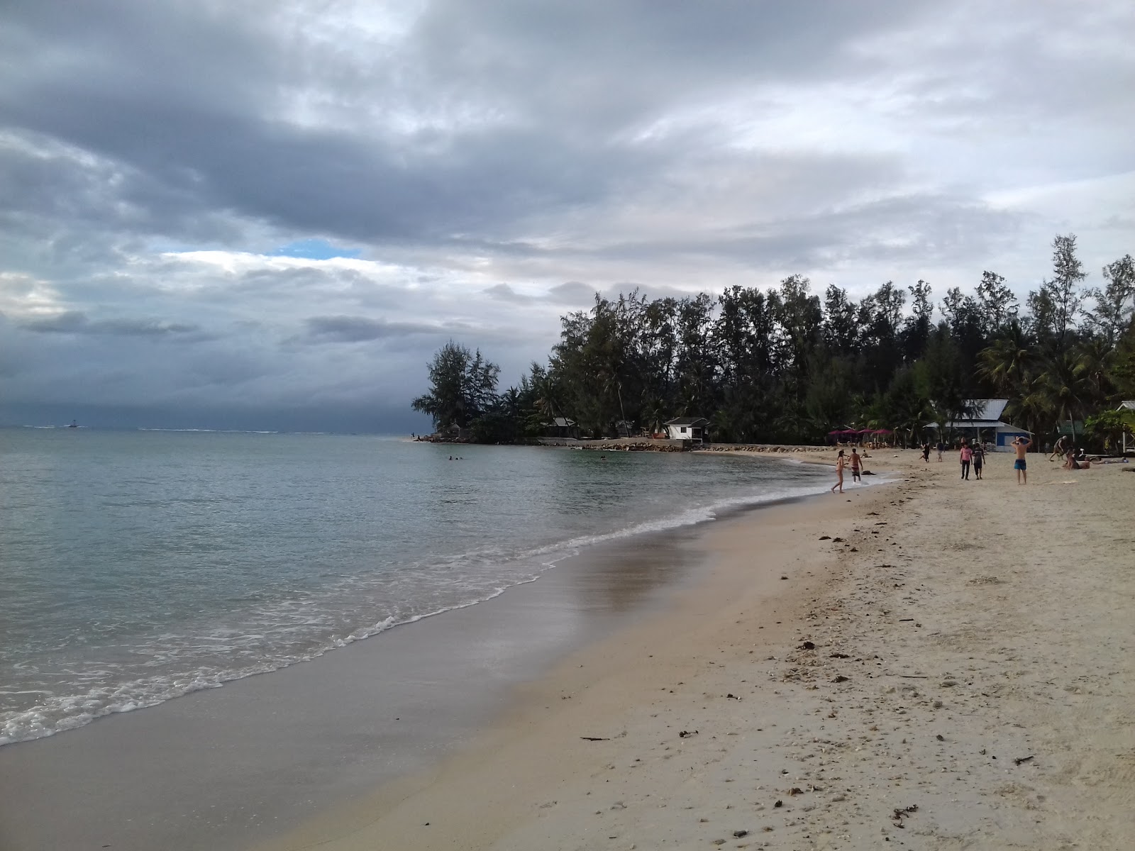 Foto de SriThanu Beach - lugar popular entre os apreciadores de relaxamento