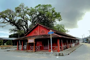The Red Building (Tuek Daeng) image