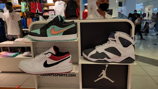 Sporting Goods Store «Champs Sports», reviews and photos, 1189 Glendale Galleria, Glendale, CA 91210, USA