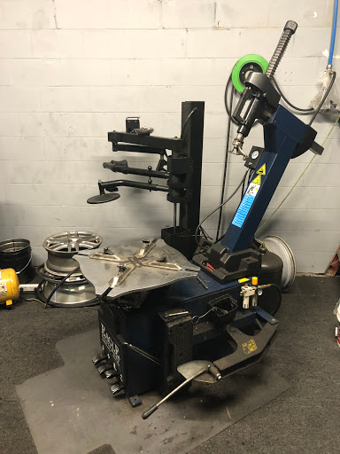 Tire Shop «Bingo Tires & Auto Repair», reviews and photos, 4026 N Tryon St, Charlotte, NC 28206, USA