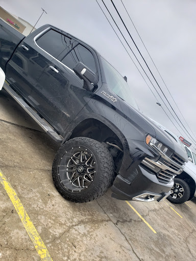 Truck Accessories Store «4 Wheel Parts - Houston Sweet Lake», reviews and photos, 13820 Westheimer Rd, Houston, TX 77077, USA