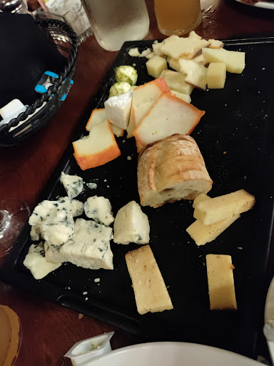 American Restaurant «Trout Club», reviews and photos, 2250 Horns Hill Rd NE, Newark, OH 43055, USA