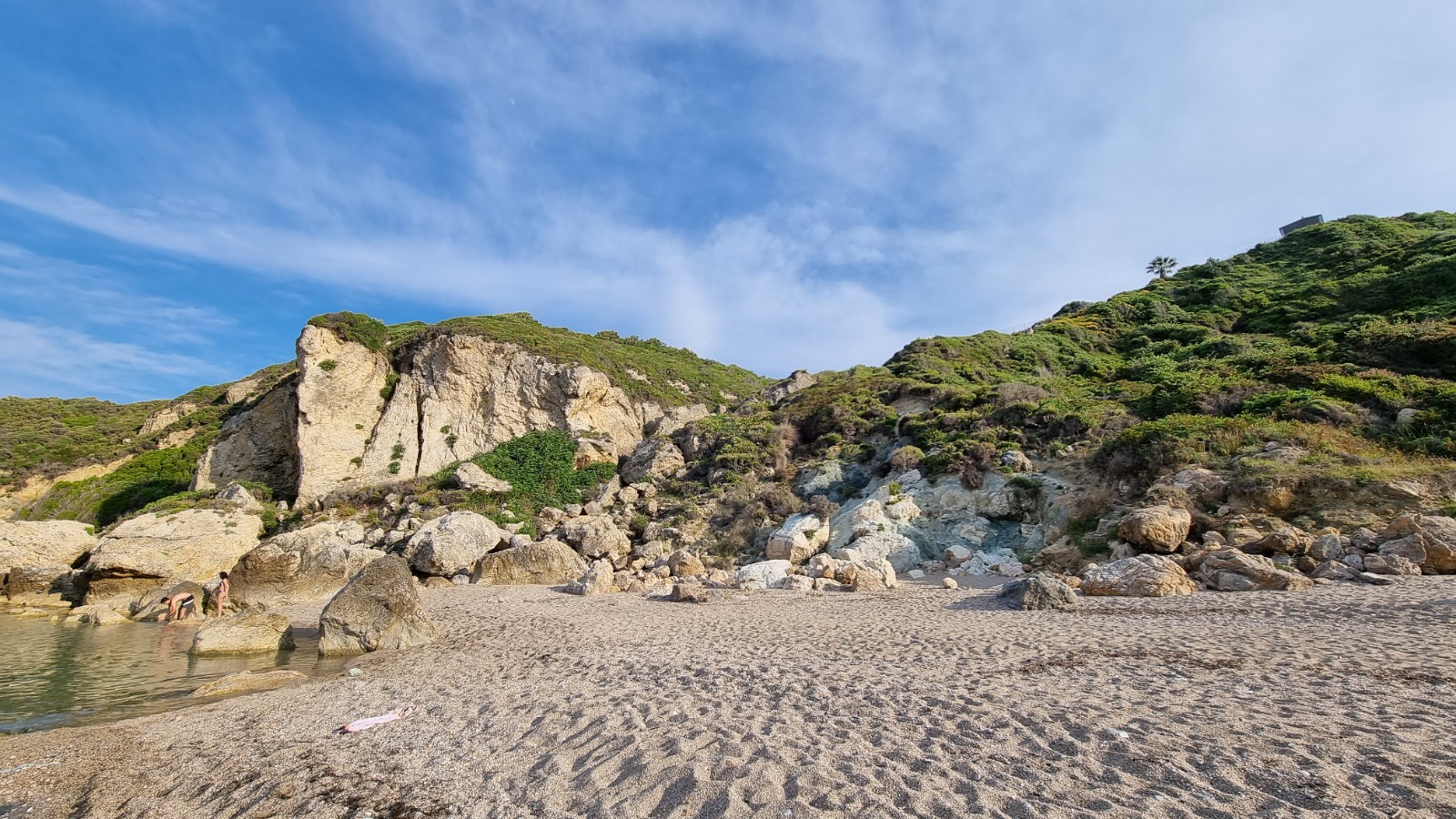 Foto van Melani secret beach gelegen in een natuurlijk gebied