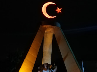 Tekkeköy Şehitler Anıtı