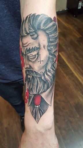 Explore around the knee tattoo ideas, creative tattoo ideas in Lake Jackson, available at Seven Souls Tattoo Studio