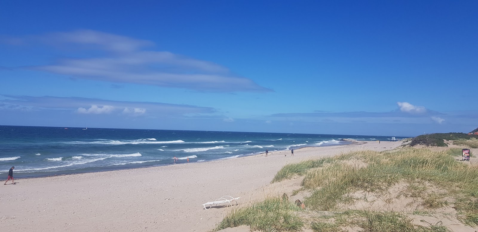 Foto de Tisvildeleje Beach con recta y larga