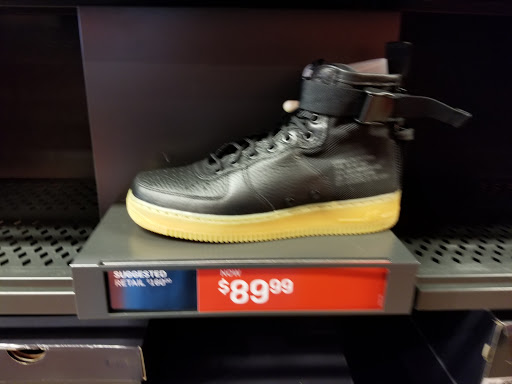 Sporting Goods Store «Nike Factory Store», reviews and photos, 1500 SE East Devils Lake Rd #105, Lincoln City, OR 97367, USA