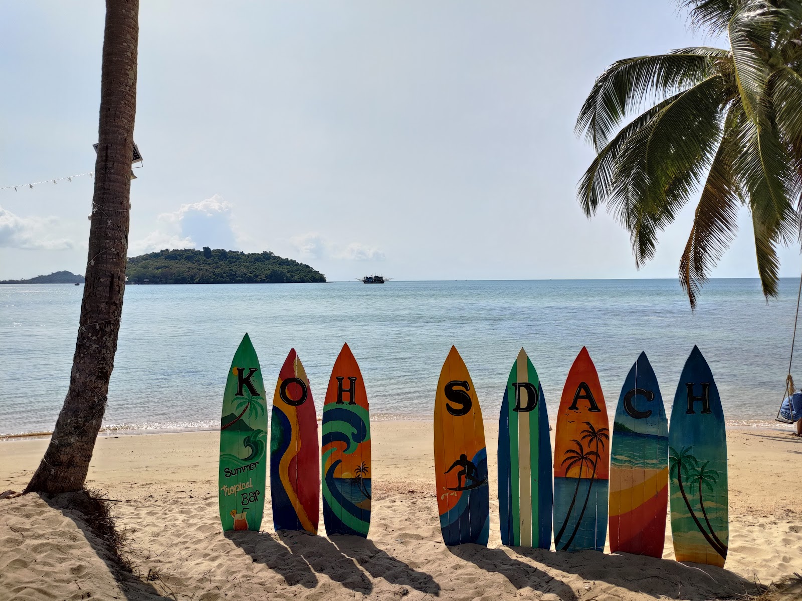 Photo de Koh Sdach beach avec un rivage spacieux