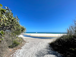 Zdjęcie Bowarrady Creek Beach z powierzchnią turkusowa czysta woda
