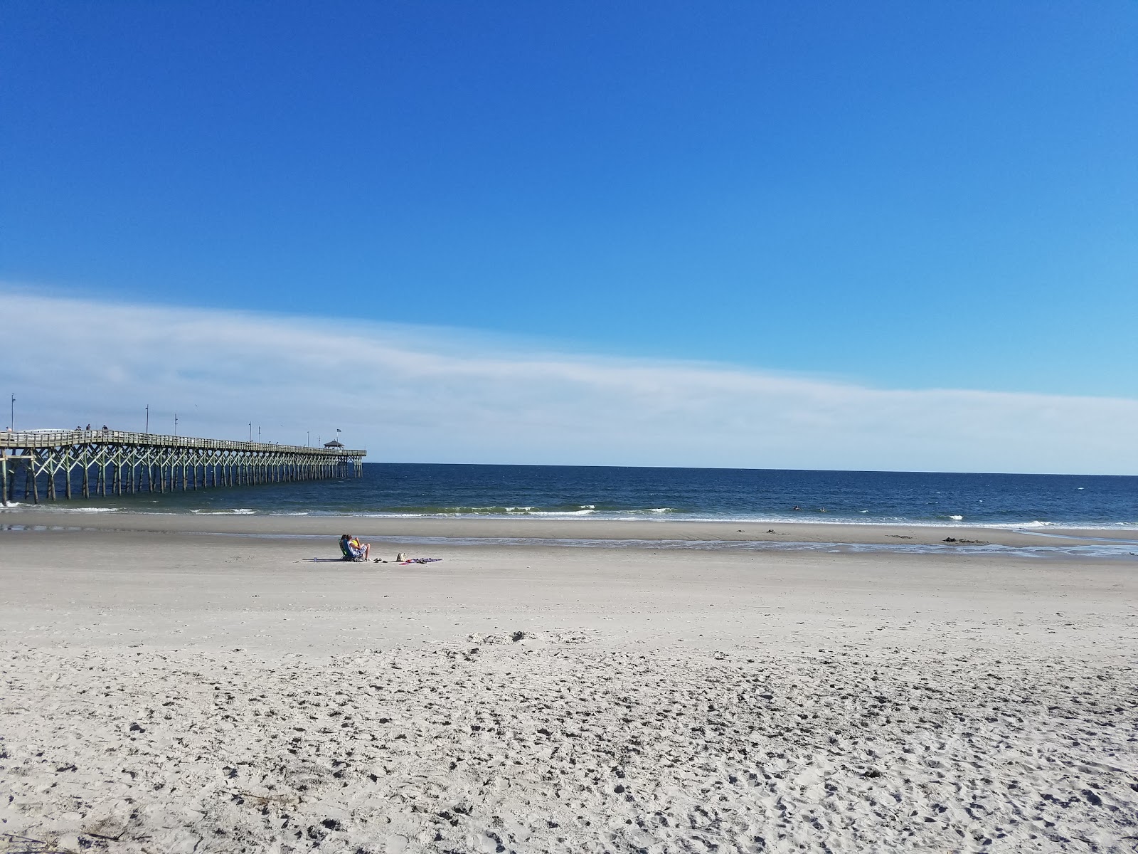 Zdjęcie Long beach z powierzchnią jasny, drobny piasek