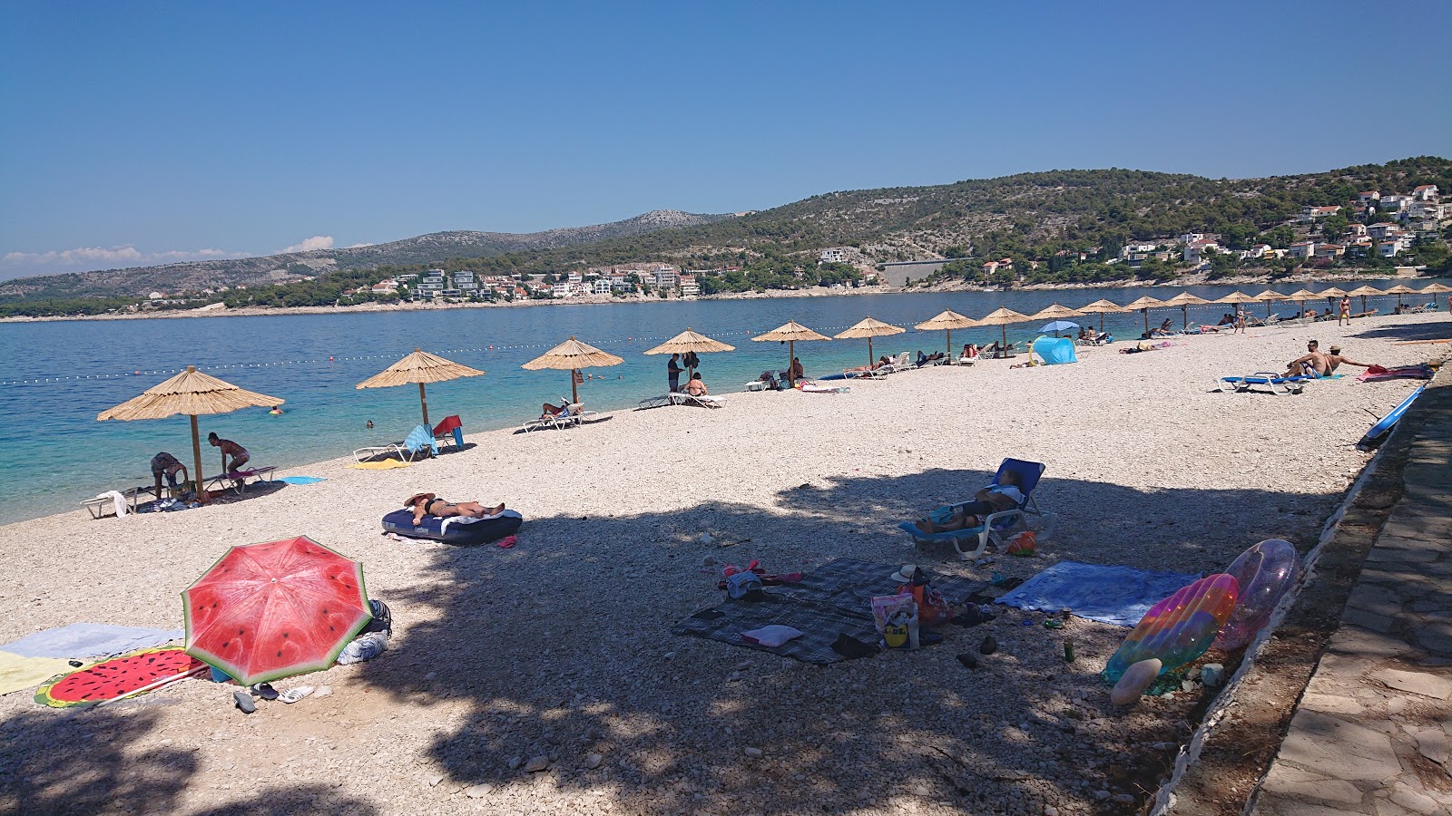 Foto av Stranden Velika Raduca och dess vackra landskap