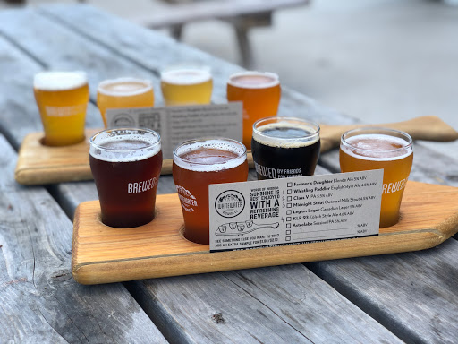 Brasserie Whitewater Brewing Company - Lakeside à Cobden (ON) | CanaGuide