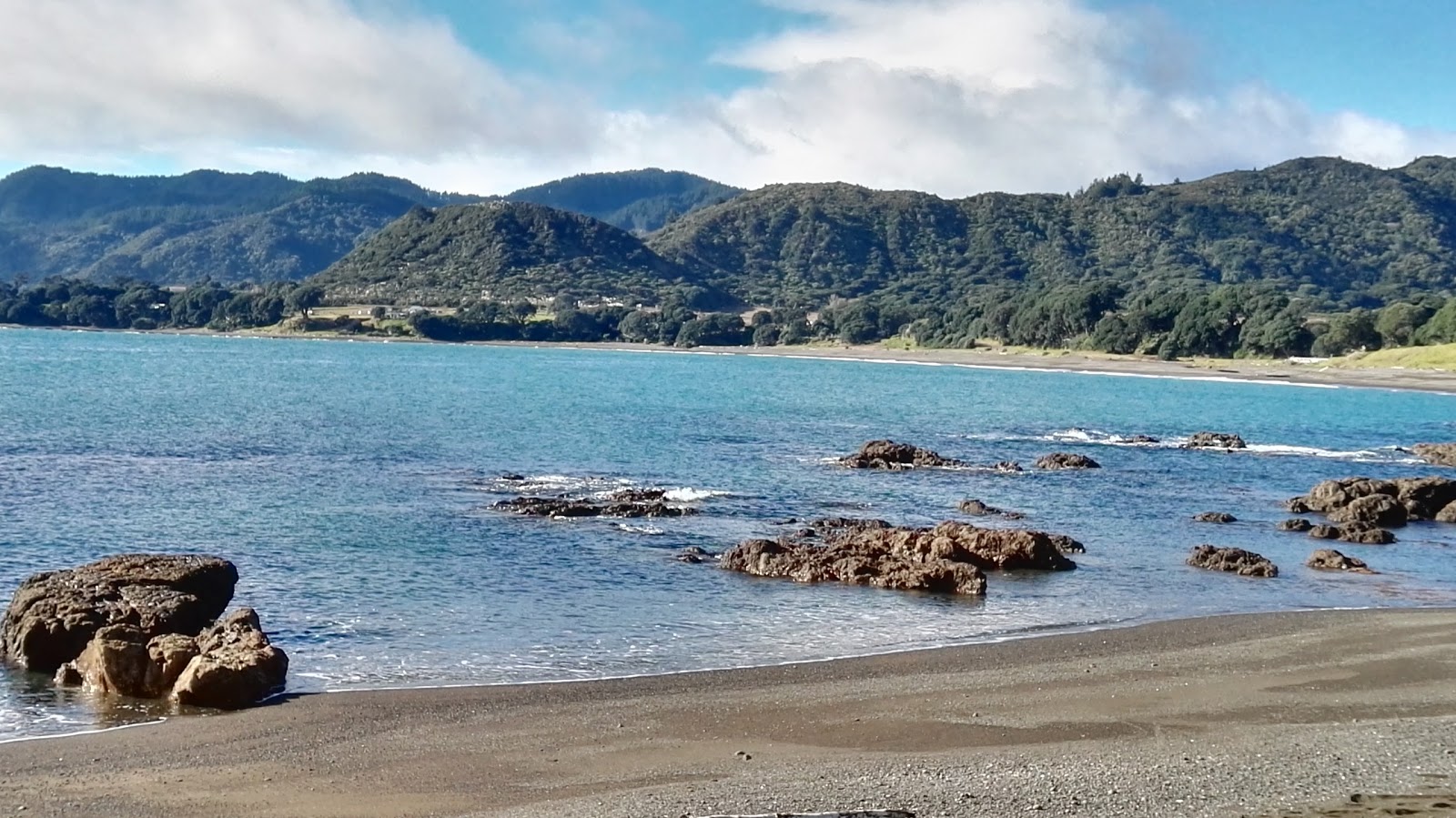 Foto di Te Kaka Beach con dritto e lungo