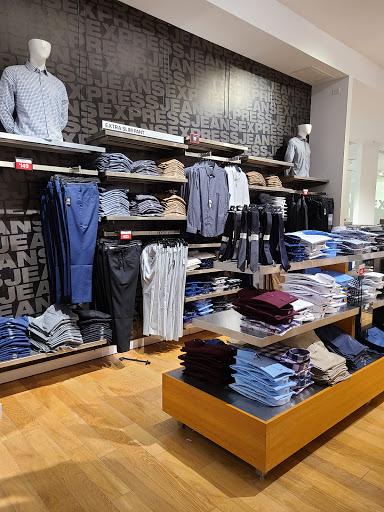 Clothing Store «Express», reviews and photos, 5959 Triangle Town Blvd, Raleigh, NC 27616, USA