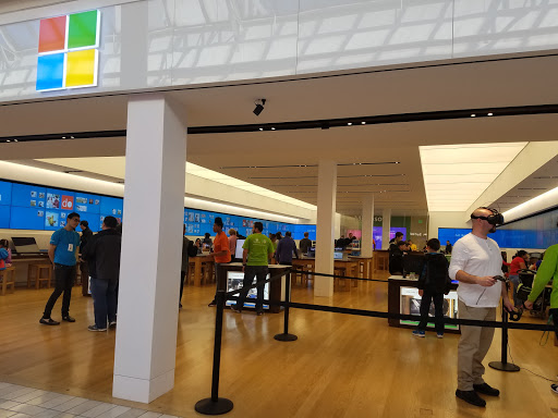 Computer Store «Microsoft Store - Tysons Corner Center», reviews and photos, 1961 Chain Bridge Rd, Tysons, VA 22102, USA