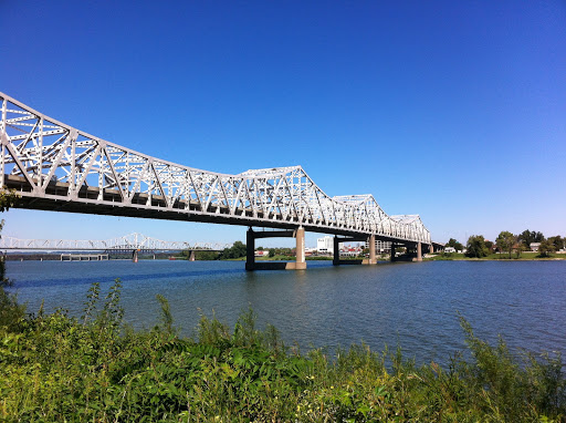 Park «Lincoln Memorial, Lincoln Memorial Parking Lot - Louisville Waterfront Park», reviews and photos, 406 E River Rd, Louisville, KY 40206, USA