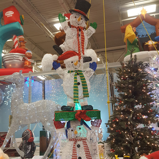 Shopping Mall «The Brickyard», reviews and photos, 2600 N Narragansett Ave, Chicago, IL 60639, USA