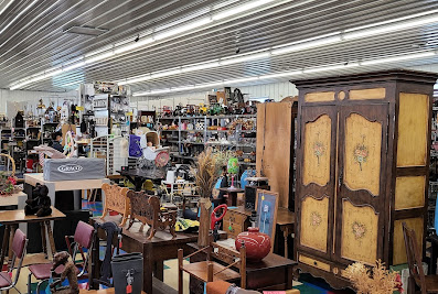 Singing Hills Secondhand Finds & Furnishings