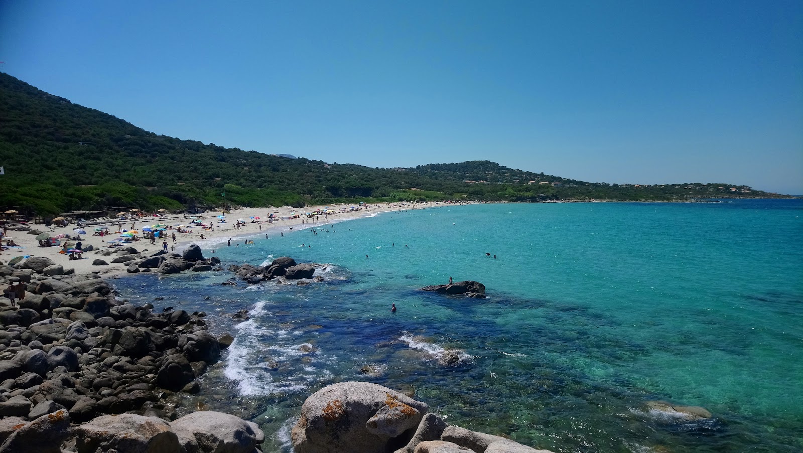 Photo de Plage de Ghjunchitu avec plusieurs baies spacieuses