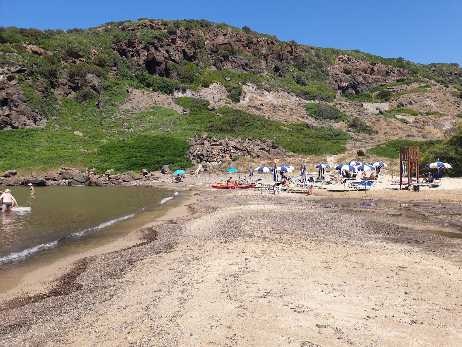 Fotografie cu Cala Ostina amplasat într-o zonă naturală