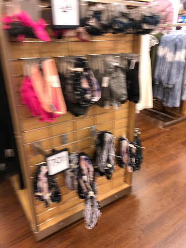 Clothing Store «Gap Outlet», reviews and photos, 100 Premium Outlets Blvd #100, Hagerstown, MD 21740, USA