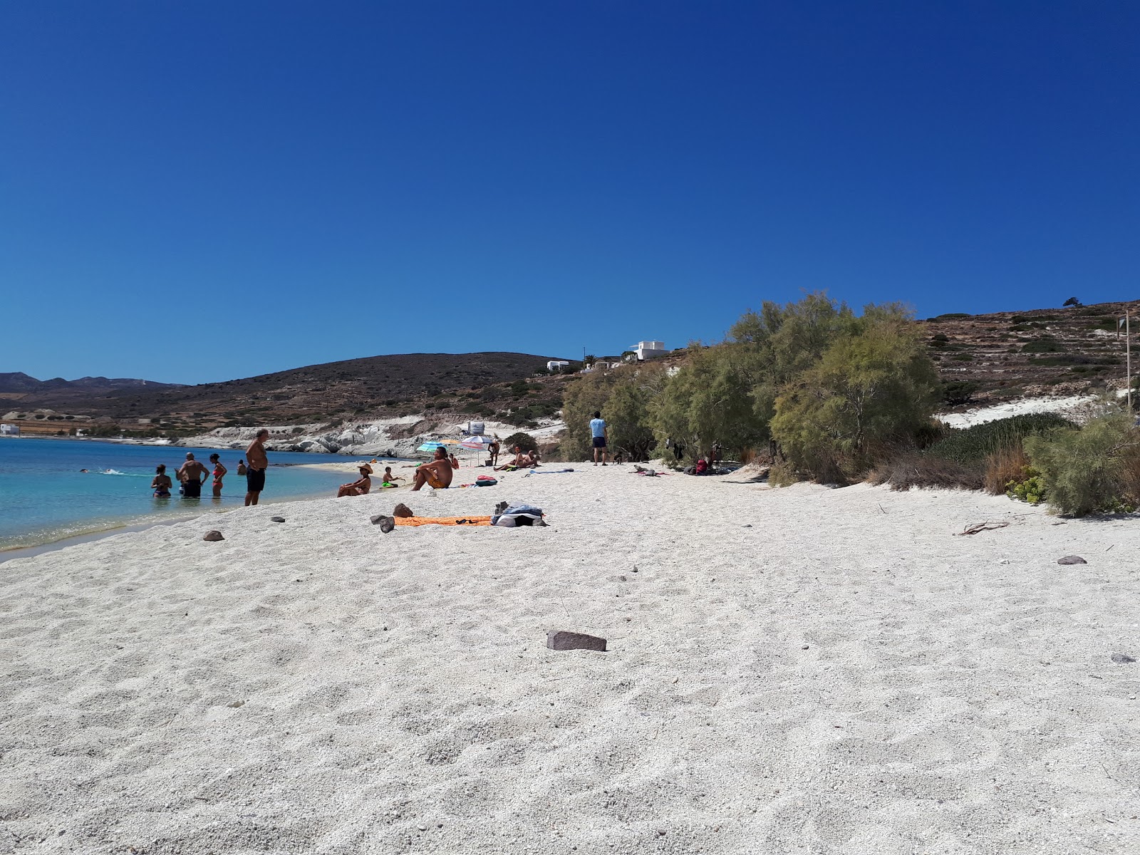 Photo de Plage de Prassa protégé par des falaises