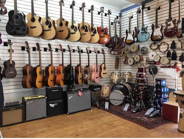 Casa Neumann - Instrumentos Musicales - Tienda de instrumentos musicales