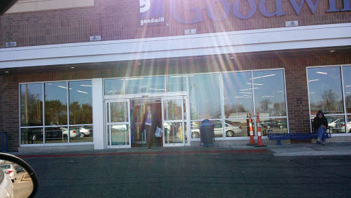 Thrift Store «Goodwill Store & Donation Center», reviews and photos, 420 W Army Trail Rd, Bloomingdale, IL 60108, USA