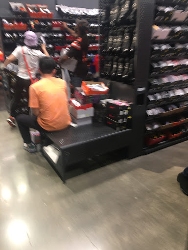Sporting Goods Store «Nike Clearance Store», reviews and photos, 1275 Marina Blvd, San Leandro, CA 94577, USA
