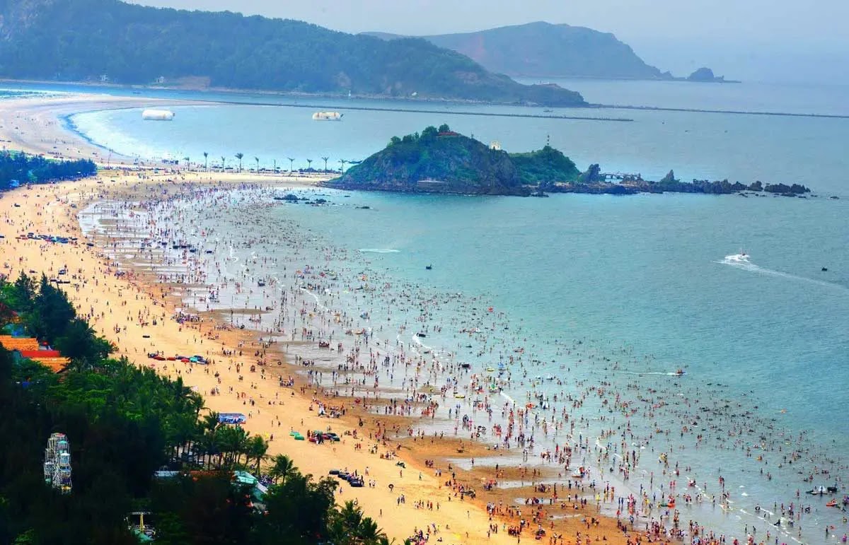 Photo de Cua Lo Beach partie de la zone de l'hôtel
