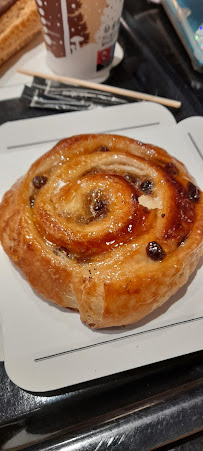 Kanelbulle du Restaurant servant le petit-déjeuner Paul à Paris - n°8