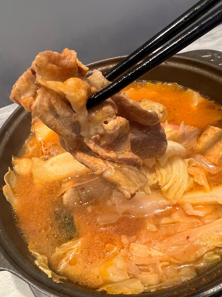 六扇門時尚湯鍋-金門金寧店 的照片