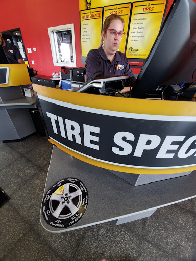 Tire Shop «Tires Plus», reviews and photos, 2730 Lincoln Dr, Roseville, MN 55113, USA