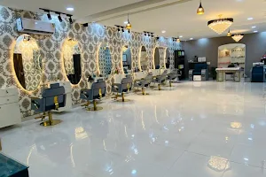 SK Luxury Unisex Salon image