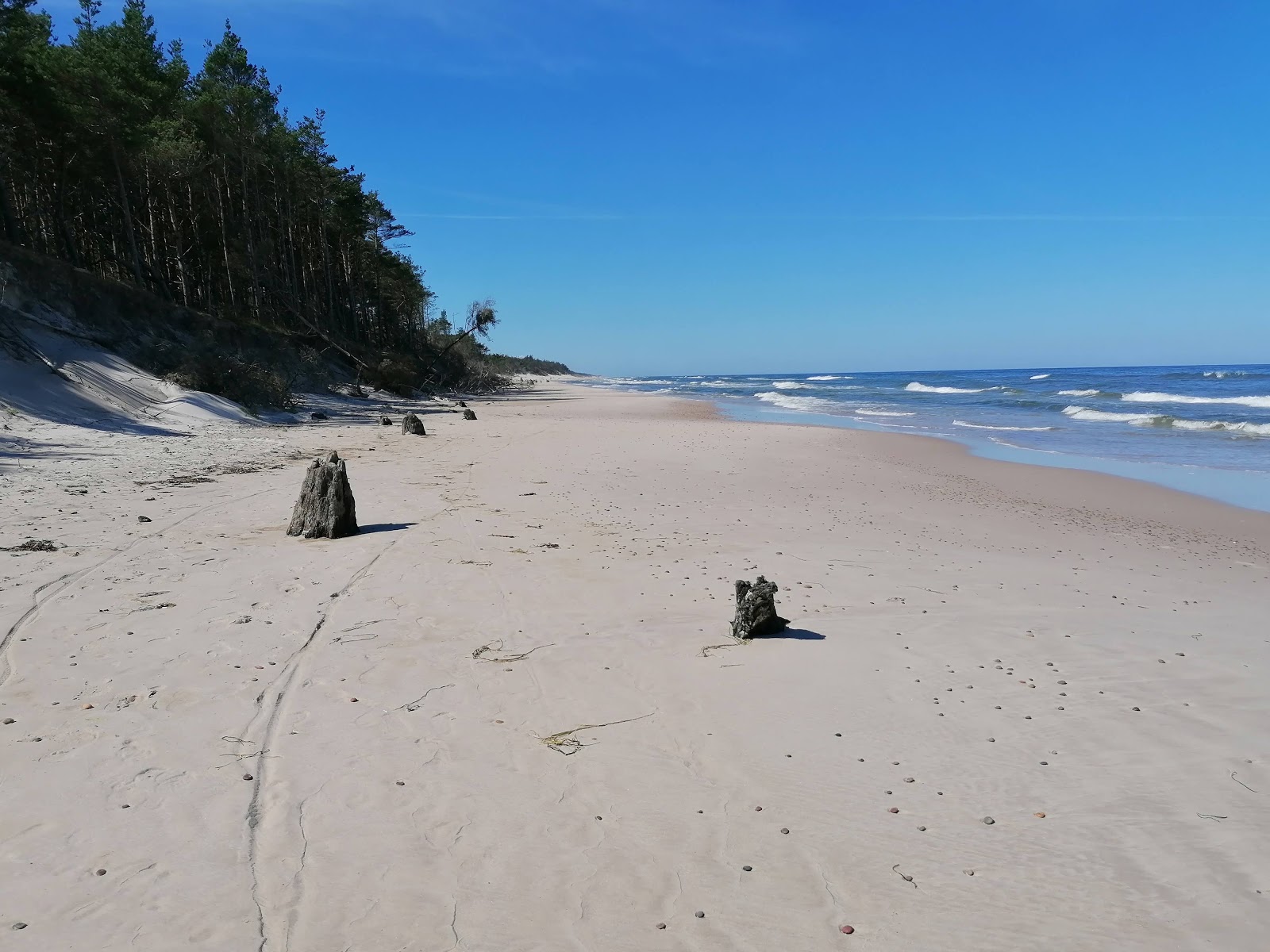 Cholpin Beach的照片 带有碧绿色纯水表面