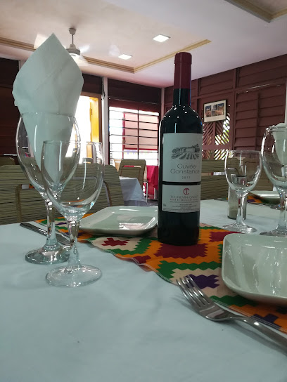 Le Bistrot Café-Restaurante - QQ2H+63Q, C. de Acacio Mañe Ela, Malabo, Equatorial Guinea