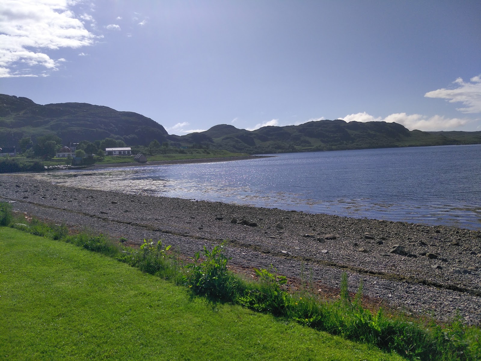 Foto af Londubh beach - populært sted blandt afslapningskendere