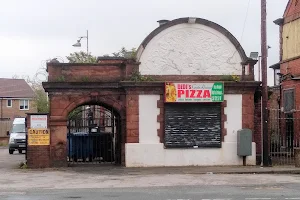 Didi's Gate House Pizza image